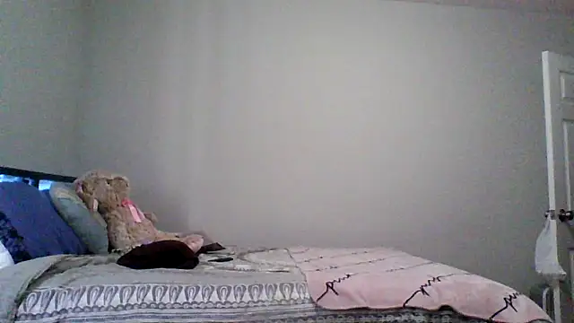 Snapshot of dezzidavill chatting on 05-15-26, 02:35 dezzidavill online show from 05-15-26, 02:35