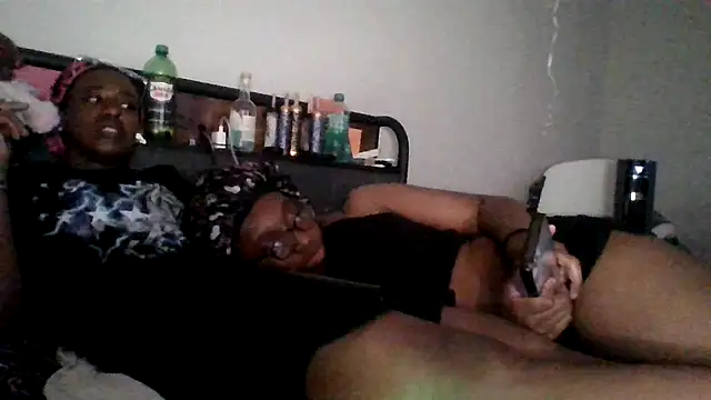 Snapshot of dezzidavill chatting on 05-17-26, 01:03 dezzidavill online show from 05-17-26, 01:03