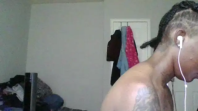 Snapshot of dezzidavill chatting on 05-18-26, 06:03 dezzidavill online show from 05-18-26, 06:03