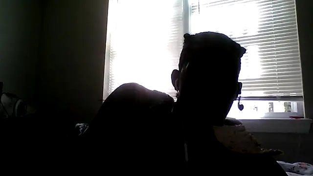 Snapshot of dezzidavill chatting on 05-19-26, 02:01 dezzidavill online show from 05-19-26, 02:01