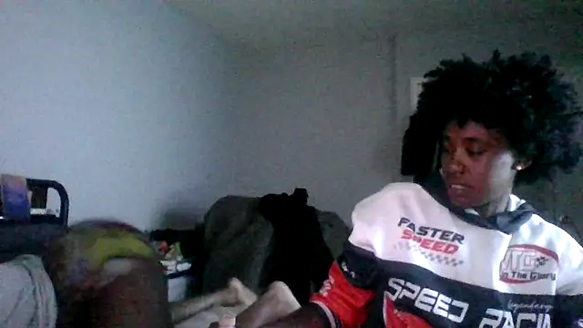 Snapshot of dezzidavill chatting on 05-23-26, 11:53 dezzidavill online show from 05-23-26, 11:53
