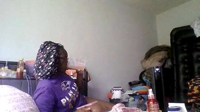 Snapshot of dezzidavill chatting on 06-06-26, 05:17 dezzidavill online show from 06-06-26, 05:17