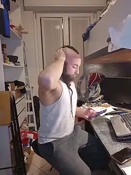 Snapshot of BeppeRagnar chatting on 12-19-25, 04:25 BeppeRagnar online show from 12-19-25, 04:25