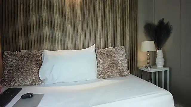 VanneCamiel online show from 10-31-25, 11:33