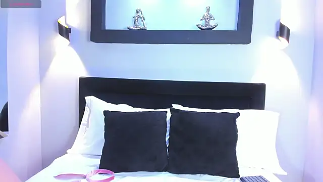 Snapshot of Megara20 chatting on 10-31-25, 10:55 Megara20 online show from 10-31-25, 10:55