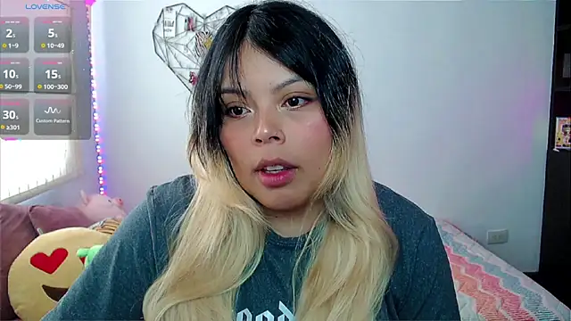 EllieMoonX online show from 04-23-26, 06:54