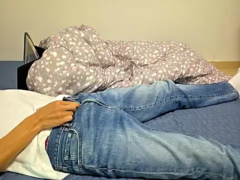 Snapshot of mileshake chatting on 10-26-25, 06:30 mileshake online show from 10-26-25, 06:30