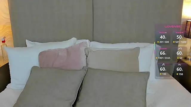 baby naomy online show from 10-24-25, 02:13