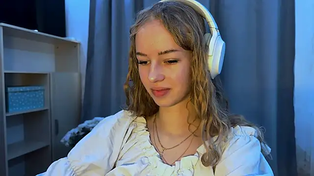 LunaCrave online show from 11-07-25, 07:19