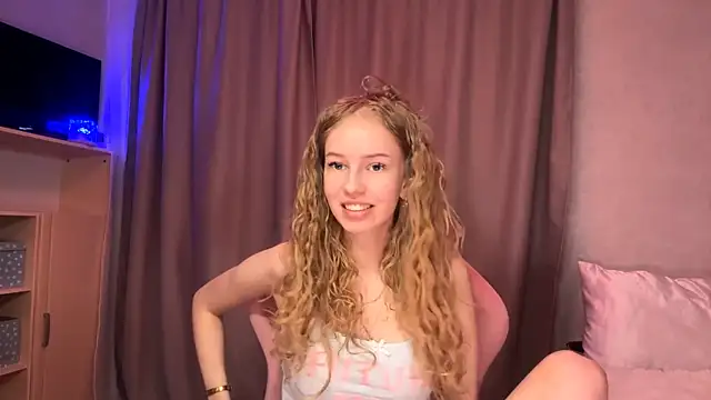 Snapshot of LunaCrave chatting on 04-16-26, 09:39 LunaCrave online show from 04-16-26, 09:39