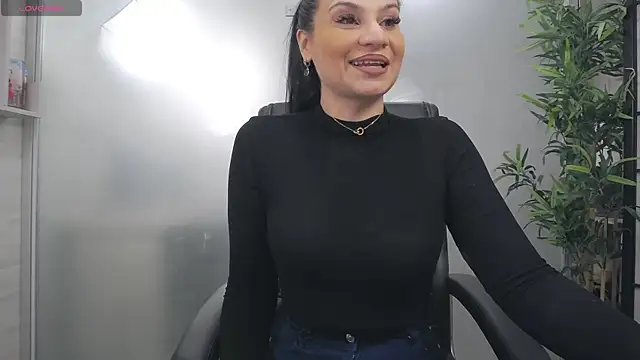 YaraXCox online show from 01-13-26, 05:24