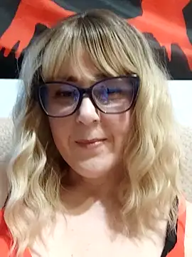 Amelialove42 online show from 04-13-26, 04:56