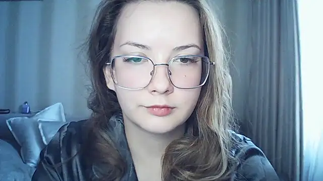 MoodieMira online show from 02-18-26, 01:07