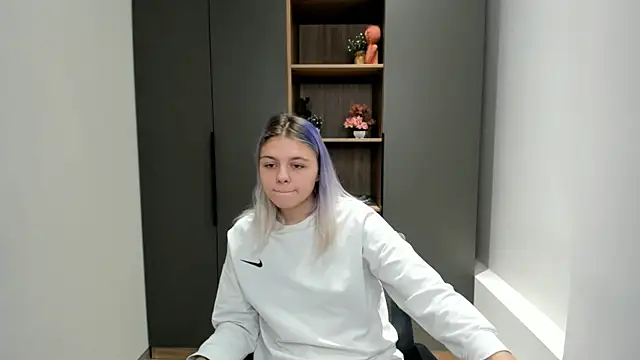 Snapshot of RosettaKarlstad chatting on 10-12-25, 04:00 RosettaKarlstad online show from 10-12-25, 04:00