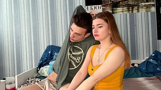 EmiliaCouple online show from 03-19-26, 05:44