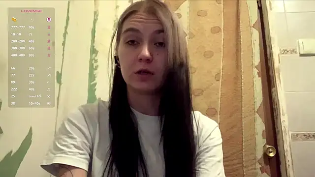 Snapshot of ArianeBhayani chatting on 10-11-25, 10:08 ArianeBhayani online show from 10-11-25, 10:08