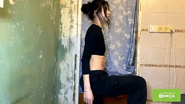 ArianeBhayani online show from 12-19-25, 09:22