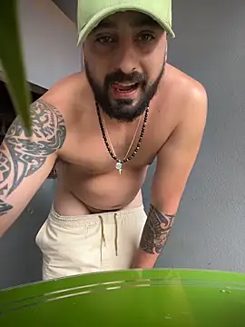 Snapshot of Sedutor69- chatting on 10-26-25, 06:25 Sedutor69- online show from 10-26-25, 06:25