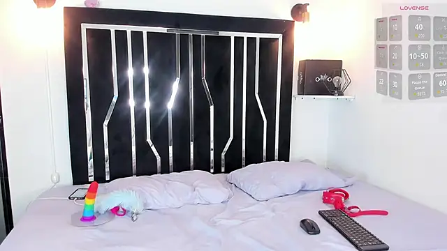 Snapshot of Iam_criss09 chatting on 10-27-25, 02:10 Iam criss09 online show from 10-27-25, 02:10