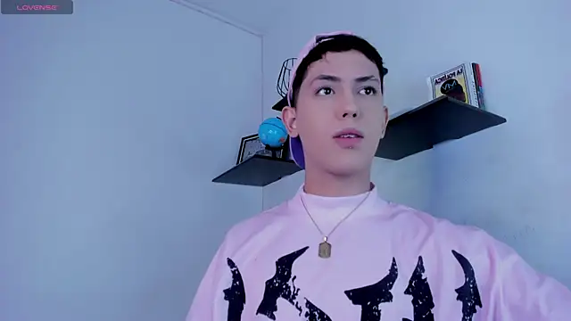 Snapshot of Iam_criss09 chatting on 11-27-25, 08:33 Iam criss09 online show from 11-27-25, 08:33