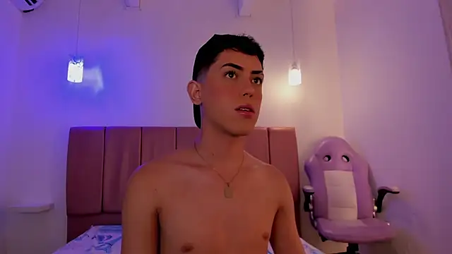 Snapshot of Iam_criss09 chatting on 12-05-25, 03:48 Iam criss09 online show from 12-05-25, 03:48