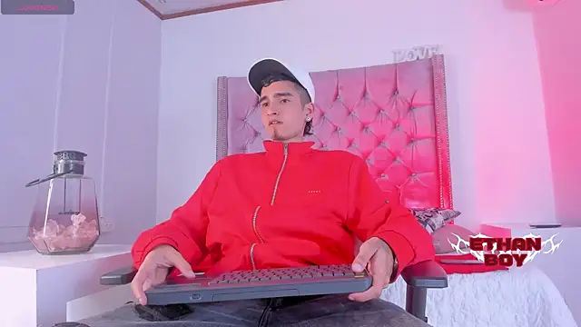 Ethan Boy  online show from 11-25-25, 08:53