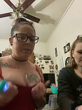 Snapshot of EdNEmSexyBlend chatting on 10-17-25, 12:36 EdNEmSexyBlend online show from 10-17-25, 12:36