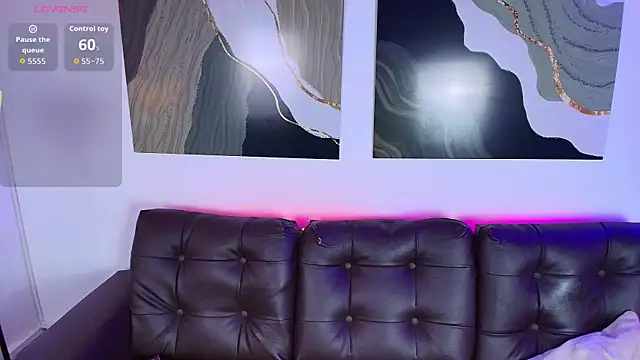 Nia Blum online show from 11-25-25, 04:23