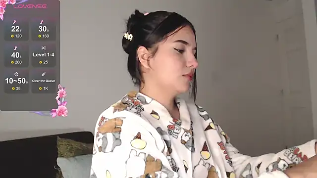 Snapshot of kallesy0 chatting on 10-14-25, 05:30 kallesy0 online show from 10-14-25, 05:30