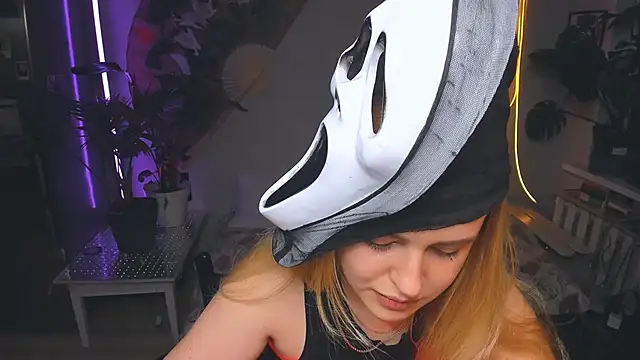 Alexa  Pirs online show from 10-17-25, 03:47