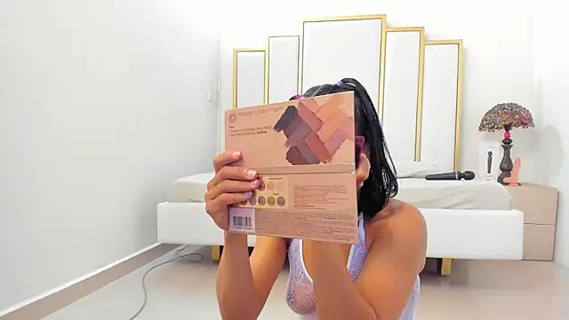 Annylittle  online show from 10-26-25, 04:51