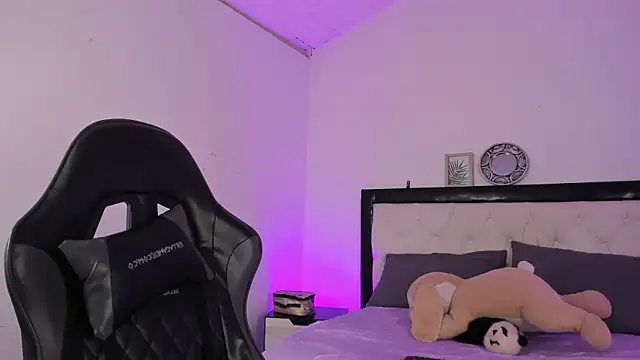 Barbieteeen online show from 11-16-25, 04:07