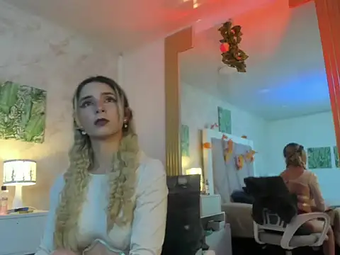 Snapshot of Sophie_teller chatting on 11-07-25, 02:00 Sophie teller online show from 11-07-25, 02:00