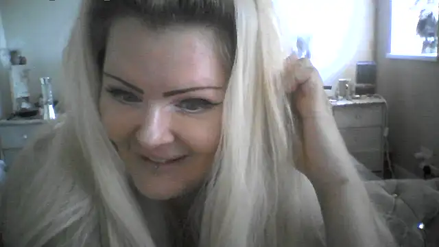 Snapshot of Sultress6969 chatting on 10-11-25, 01:20 Sultress6969 online show from 10-11-25, 01:20