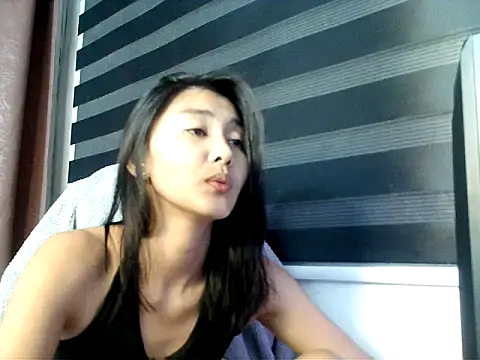 Snapshot of De_amore chatting on 10-27-25, 01:48 De amore online show from 10-27-25, 01:48