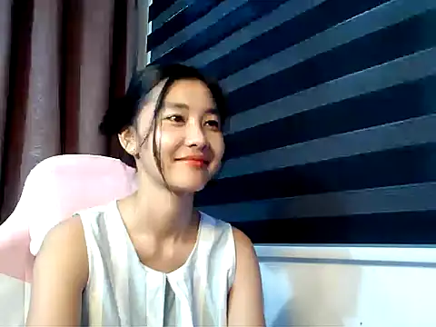 Snapshot of De_amore chatting on 10-28-25, 11:51 De amore online show from 10-28-25, 11:51