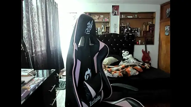 Maki Zein  online show from 10-29-25, 03:47