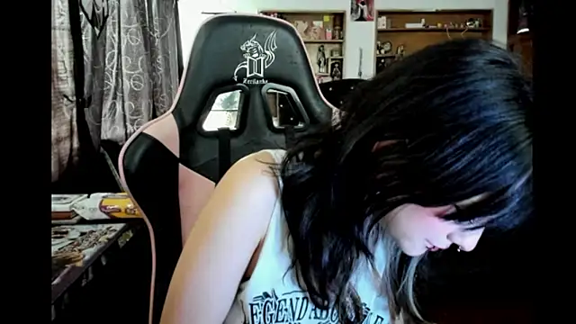 Maki Zein  online show from 03-04-26, 08:37