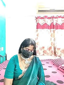 tamil-aunt online show from 11-24-25, 03:39