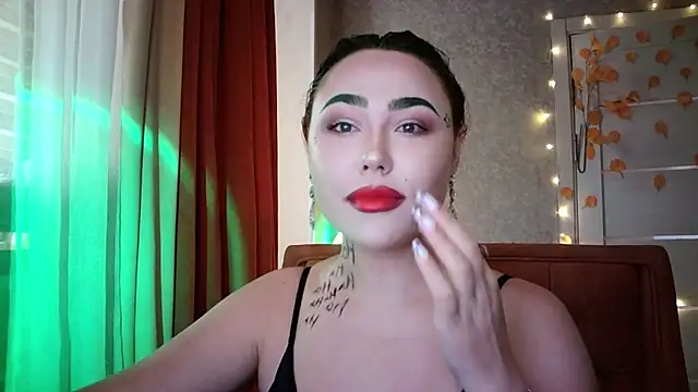 LolaMint  online show from 10-31-25, 11:22