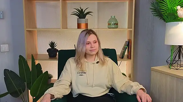 Snapshot of GeorginaPulgarin chatting on 10-11-25, 12:58 GeorginaPulgarin online show from 10-11-25, 12:58