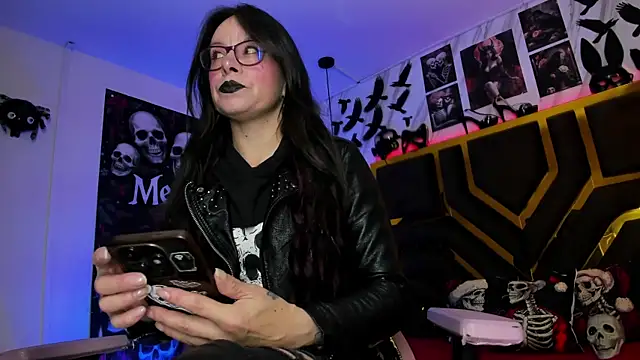 Evangelinejoness  online show from 12-16-25, 11:37