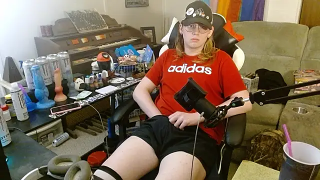 Snapshot of Kat_witha_Peen chatting on 10-26-25, 11:05 Kat witha Peen online show from 10-26-25, 11:05