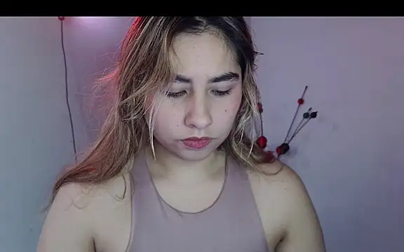 Snapshot of sofiazaf5 chatting on 10-29-25, 02:30 sofiazaf5 online show from 10-29-25, 02:30