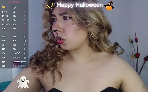 Snapshot of sofiazaf5 chatting on 10-31-25, 02:40 sofiazaf5 online show from 10-31-25, 02:40