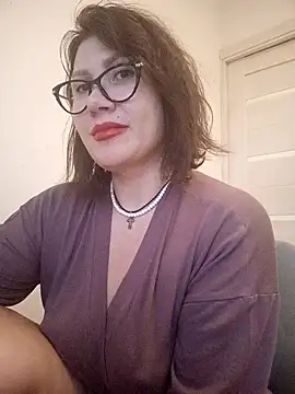 Snapshot of Ambika_beauty chatting on 11-10-25, 01:21 Ambika beauty online show from 11-10-25, 01:21