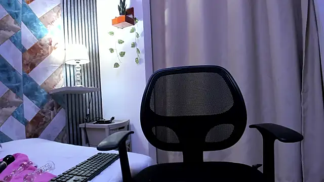 Snapshot of lili_pinki chatting on 10-15-25, 07:19 lili pinki online show from 10-15-25, 07:19