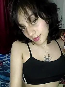 Snapshot of issa_bunny chatting on 10-15-25, 12:44 issa bunny online show from 10-15-25, 12:44