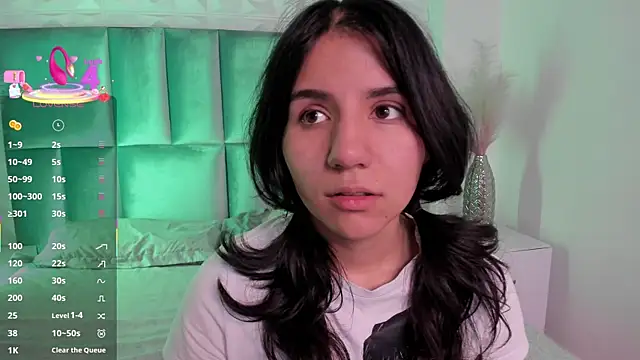 HollyPeach online show from 04-22-26, 07:37