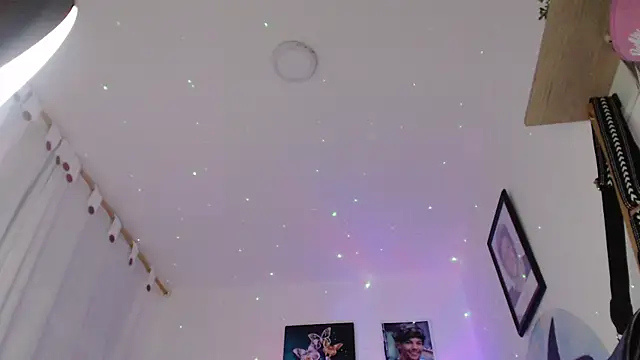 Queen of m111lk online show from 12-17-25, 01:55